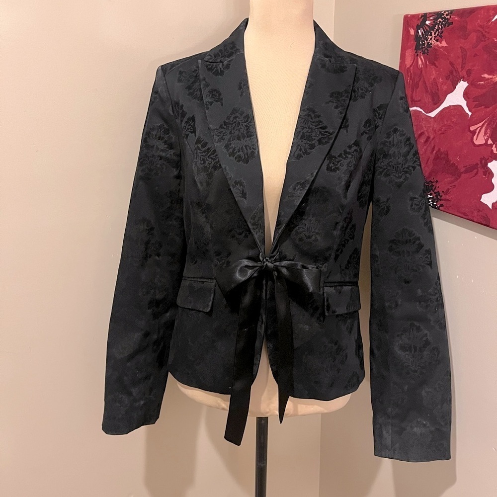Luxury is a state of mind bow front black brocade blazer, size 10